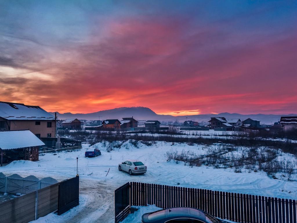 Rosenville Rîşnov Buitenkant foto