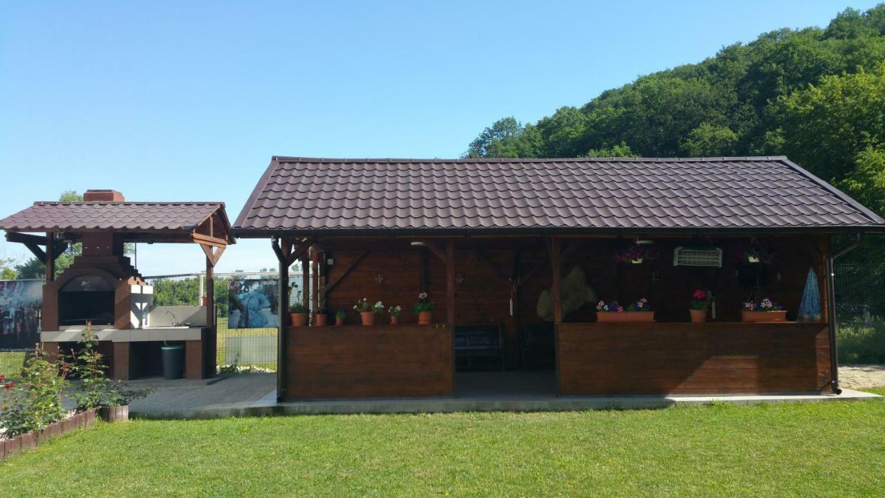 Rosenville Rîşnov Buitenkant foto