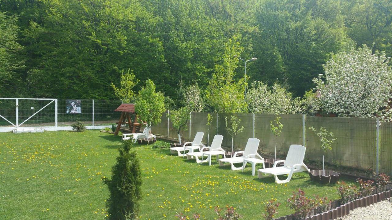 Rosenville Rîşnov Buitenkant foto