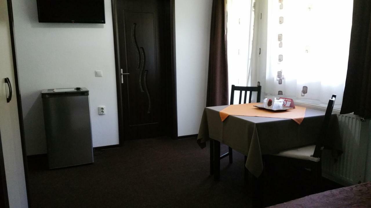 Rosenville Rîşnov Buitenkant foto