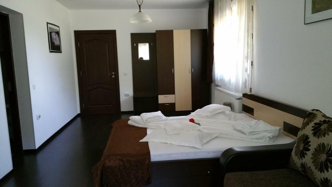 Rosenville Rîşnov Buitenkant foto
