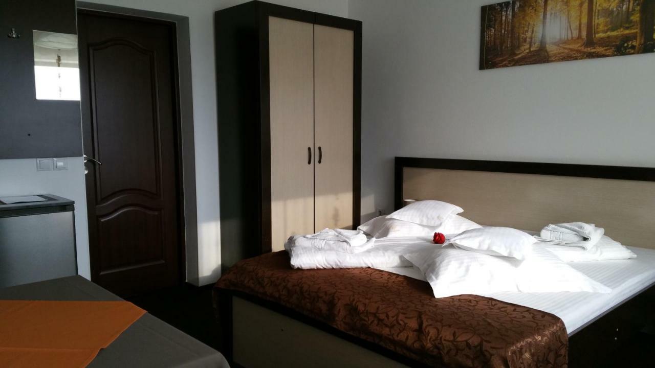 Rosenville Rîşnov Buitenkant foto