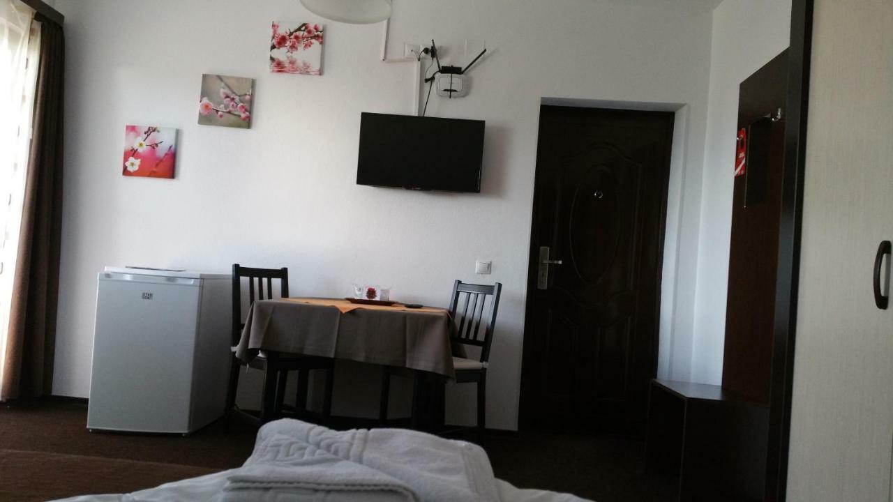 Rosenville Rîşnov Buitenkant foto